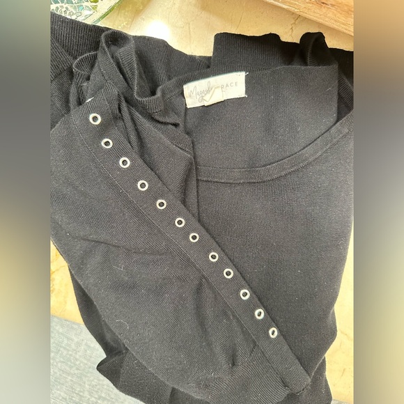 Black sweater top - sz  Large - Picture 2 of 2